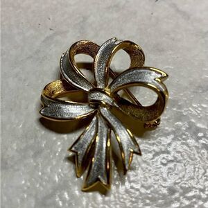 VINTAGE St. Labre Ribbon Brooch